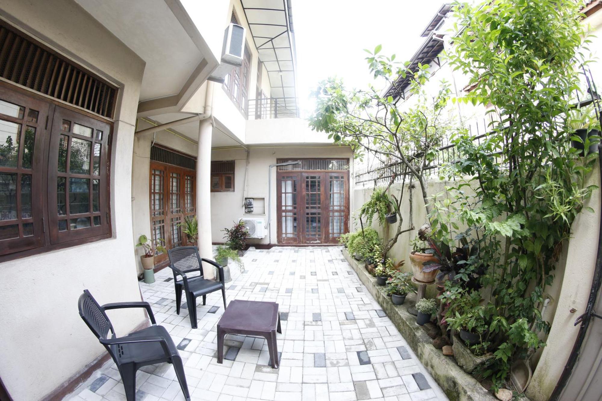 Oasis Colombo Bed & Breakfast Exterior photo